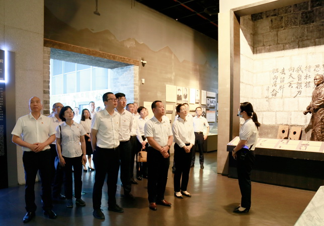 3 参观_调整大小.jpg